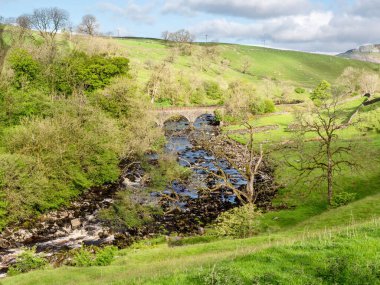 Kuzey Yorkshire yakınlarında nehir taşar.