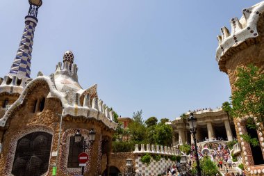 Barcelona, İspanya 'da Antoni Gaudi tarafından tasarlanan Park Guell' deki binalar.