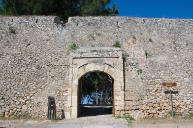 Pylos Kalesi (Niokastro) 1573 yılında Nafpaktos (1571) deniz muharebesinde yenilmelerinden kısa bir süre sonra Osmanlılar tarafından inşa edilmeye başlandı.