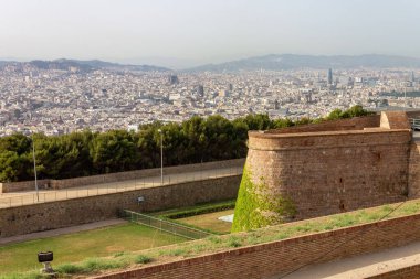 Montjuic, İspanya 'nın tepesinden Barcelona' nın güzel bir manzarası
