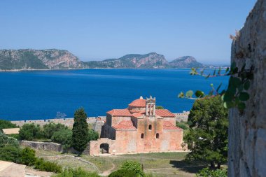 Pylos Kalesi (Niokastro) 1573 yılında Nafpaktos (1571) deniz muharebesinde yenilmelerinden kısa bir süre sonra Osmanlılar tarafından inşa edilmeye başlandı.