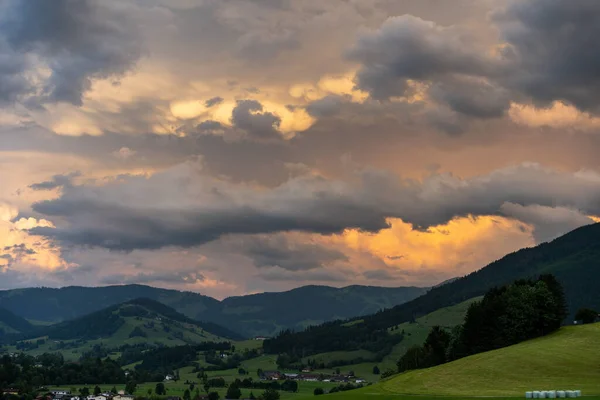 Une Belle Vue Sur Les Cumulus Avec Couleur Ciel Couchant — Photo