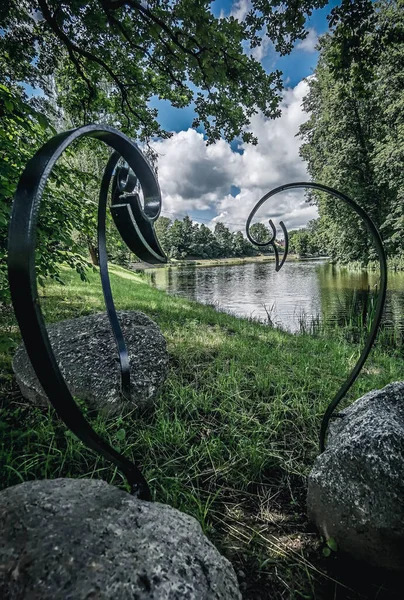 Closeup Swans Metal Form Park Lake Sunny Day — Stock Photo, Image