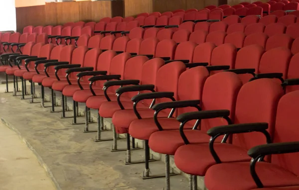 Einige Leere Rote Stühle Einem Theater — Stockfoto