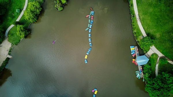 チュンブリッジウェルズの湖の上のボート — ストック写真