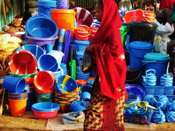 Mercados Africanos Estão Cheios Todos Tipos Itens Baratos Coloridos Fabricados — Fotografia de Stock