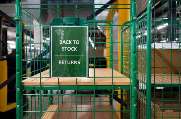 Rack Returns Distribution Warehouse — Stock Photo, Image