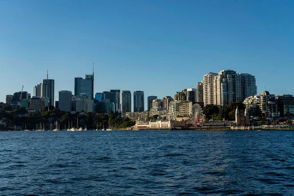 Kıyıdaki Mavi Deniz Şehir Binalarının Manzarası Sydney Avustralya — Stok fotoğraf