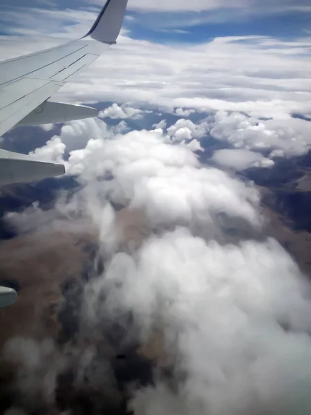 Aeronaves Asa Altitude Durante Voo Acima Das Nuvens — Fotografia de Stock