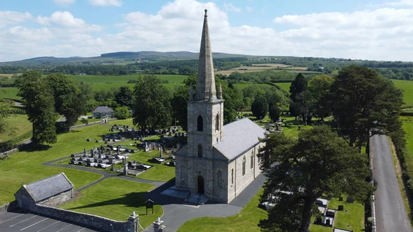 Высокий Угол Обзора Старой Церкви Кладбищем Ирландии — стоковое фото