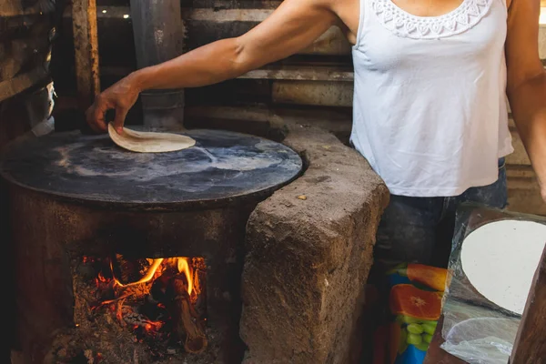 Mexican Woman Torturing Corn Mace Metate Wood Stove Make Homemade — Stock Photo, Image