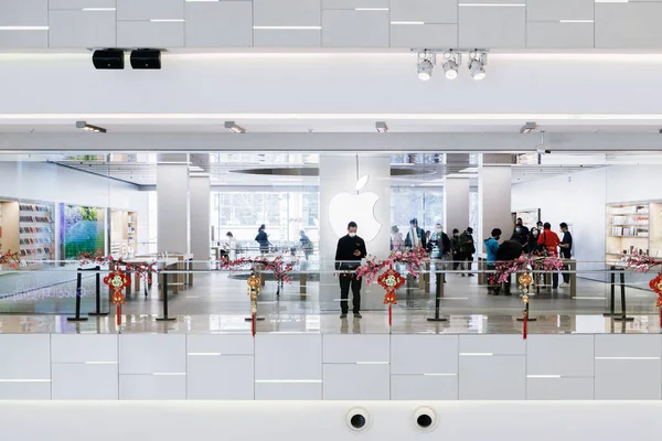 Pessoas Loja Apple Dentro Shopping Xangai China — Fotografia de Stock