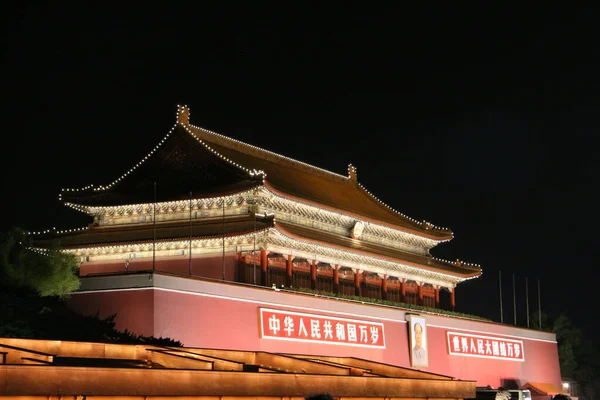 Ночная Съемка Площади Тяньаньмэнь Пекине Китай Черным Небом Заднем Плане — стоковое фото