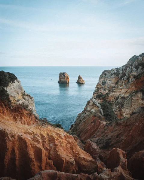 Eine Vertikale Aufnahme Eines Wunderschönen Meeres Lagos Portugal — Stockfoto
