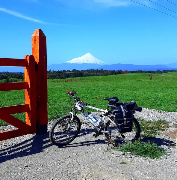 칠레의 들판의 울타리 자전거의 — 스톡 사진