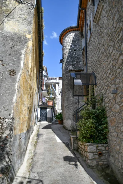 Uma Rua Estreita Entre Antigas Casas Teggiano Uma Aldeia Medieval — Fotografia de Stock