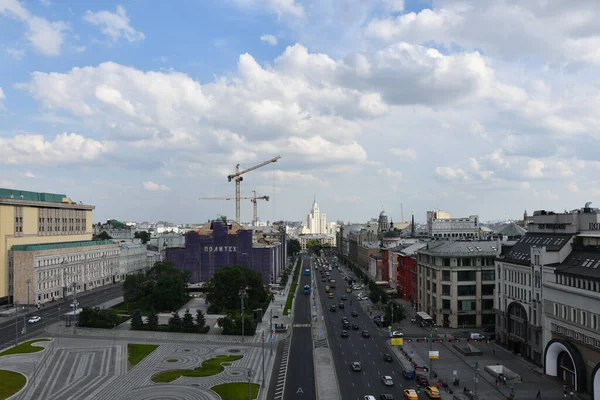 Eine Straße Und Gebäude Moskauer Stadtzentrum Einem Bewölkten Tag — Stockfoto