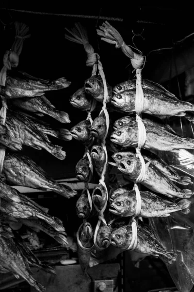 Vertical Grayscale Shot Gutted Fish Sale Market Seoul South Korea — Stock Photo, Image