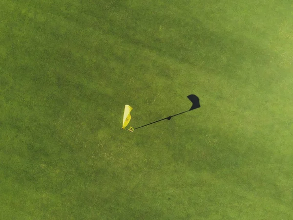 Flygfoto Från Golfbana Där Kan Flagga Som Signalerar Hålet — Stockfoto