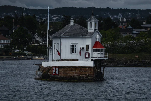 Oslo Kikötő Étterem Épület Tenger Hátterében Épületek Norvégiában — Stock Fotó