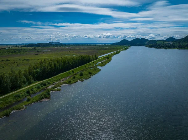 Tiro Alto Ângulo Lago Praia Nuvens Fundo — Fotografia de Stock