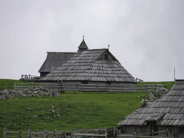 Iglesia Kapela Marije Snezne Detrás Una Cabaña Pastor Tradicional Velika — Foto de Stock