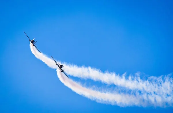 空に2機の戦闘機とバンガロール航空ショーの美しい景色 — ストック写真