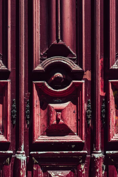 Primer Plano Pared Pintada Rojo Con Patrón Antiguo — Foto de Stock