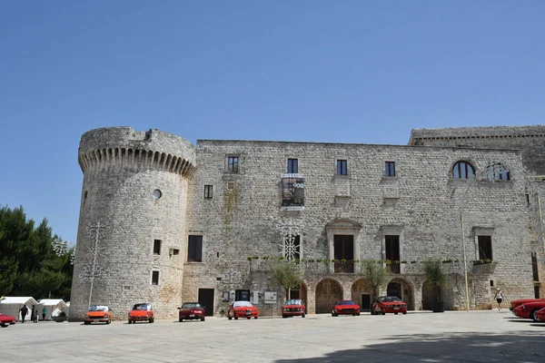 Shromažďování Sportovních Vozů Před Hradem Conversano Starým Městem Provincii Lecce — Stock fotografie