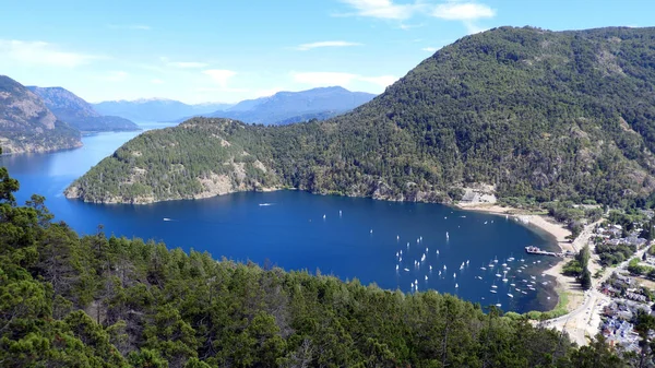 阿根廷圣马丁德洛斯安第斯山脉附近美丽湖泊的全景 — 图库照片