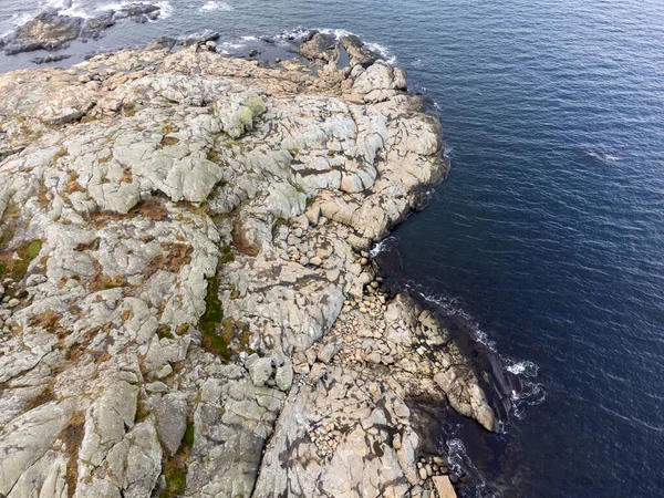 Drone Luchtfotografie Zeegezicht Kustlijn Met Kliffen Zweden Blauwe Zee Achtergrond — Stockfoto