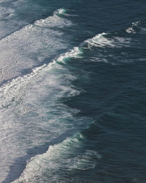 Повітряний Вид Великої Хвилі Здіймається Над Узбережжям Мадейри Португалія — стокове фото