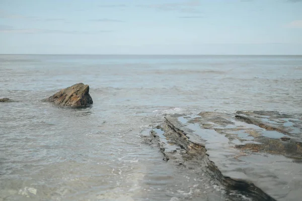 Hermoso Paisaje Del Mar Con Grandes Piedras —  Fotos de Stock