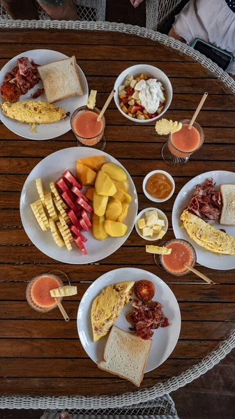 Una Vista Superior Deliciosa Mesa Almuerzo Con Cócteles — Foto de Stock