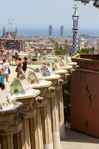 Nombreux Touristes Sur Terrasse Principale Parc Guell Barcelone Espagne — Photo