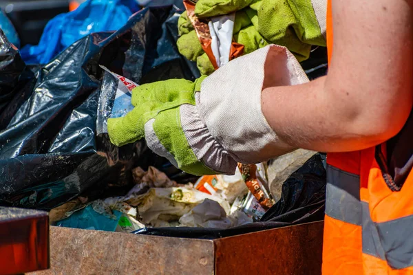 Detailní Záběr Zpracování Třídění Odpadů Pracovníky Masarykově Náměstí Hodonín — Stock fotografie