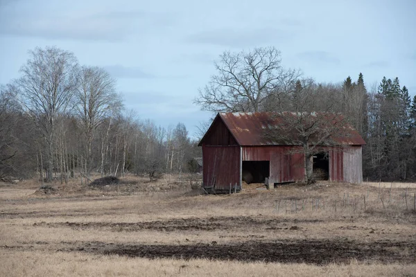 Eine Landschaft Mit Einem Alten Verlassenen Bauernhaus Aus Metall Mit — Stockfoto