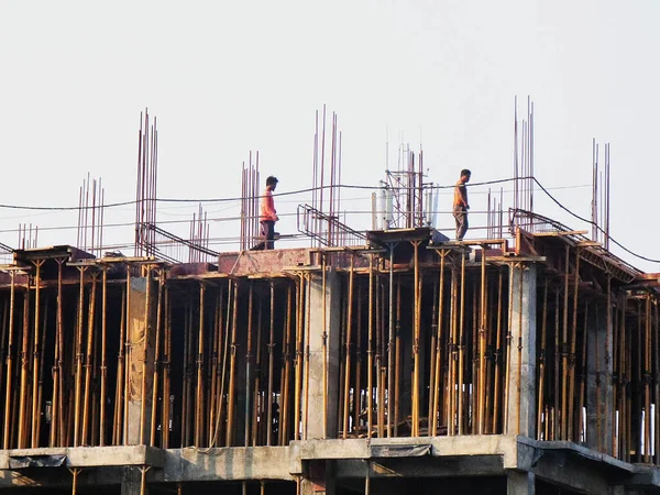 Dos Hombres Trabajando Duro Para Construcción Nuevo Edificio —  Fotos de Stock