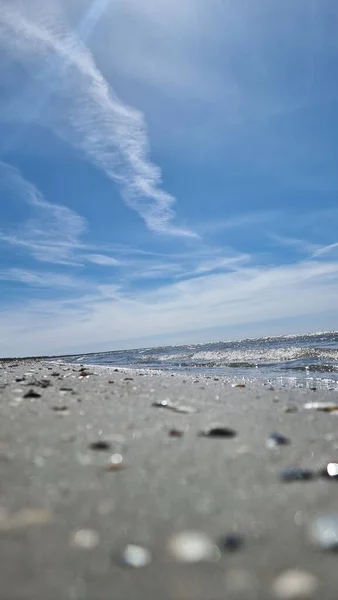 Μια Επιλεκτική Θαλάσσια Κύματα Μια Αμμώδη Παραλία Στη Liepaja Λετονία — Φωτογραφία Αρχείου