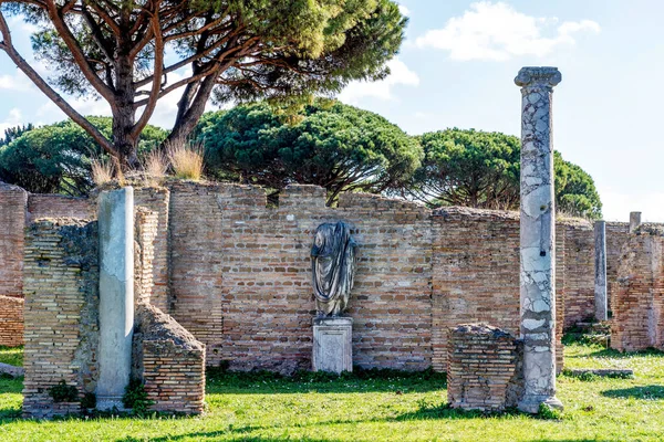 奥斯提卡 Ostia Antica 是一个大型考古遗址 靠近现代城市奥斯提亚 是古罗马港口城市的所在地 — 图库照片