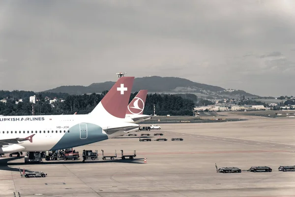 Een Zwitsers Vliegtuig Zürich Airport — Stockfoto