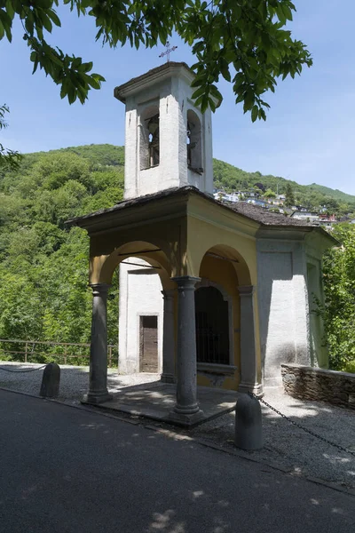 Uma Foto Vertical Montanha Sagrada Igreja Santa Maria Addolorata Brissago — Fotografia de Stock