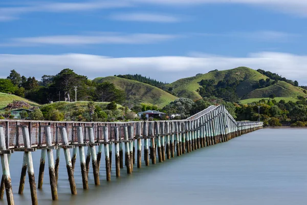 Güney Yarımküre Uzun Ayak Köprüsü Whananaki Northland Yeni Zelanda — Stok fotoğraf