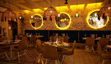 Kolombiya, Cartagena 'daki salgın sırasında boş bir restoranın içinde.