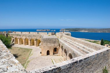 Pylos Kalesi (Niokastro) 1573 yılında Nafpaktos (1571) deniz muharebesinde yenilmelerinden kısa bir süre sonra Osmanlılar tarafından inşa edilmeye başlandı.