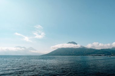 Dağlı Atitlan Gölü manzarası, Guatemala, Orta Amerika