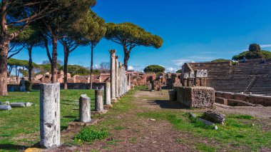 Ostia Antica, antik Roma liman şehrinin bulunduğu modern Ostia kasabasına yakın büyük bir arkeoloji alanıdır..