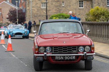 1976 model kırmızı Rover P6 V8 Morpeth Fair Day, Northumberland, İngiltere