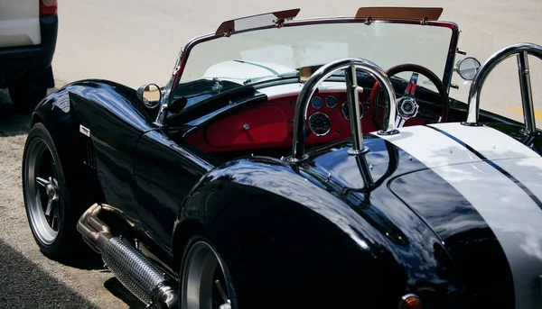 Une Voiture Shelby Cobra Classique Vintage Garée Pleine Nature Afrique — Photo