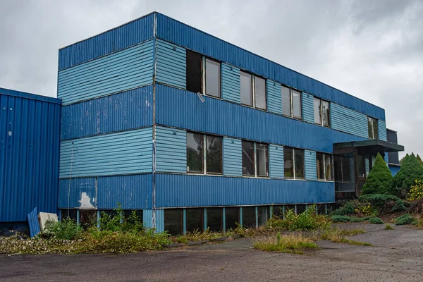 Edificio Madera Azul Abandonado Día Nublado — Foto de Stock